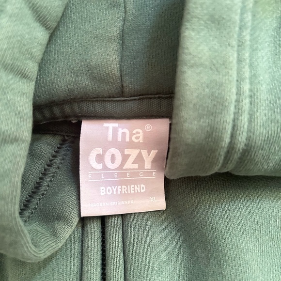 Aritzia Zip Up - Picture 3 of 3